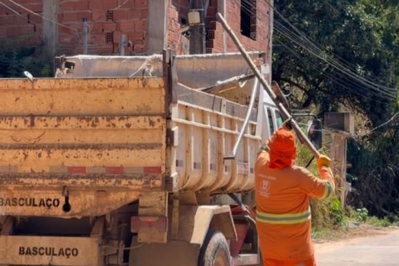 Prefeitura de Ipatinga realiza opera&ccedil;&atilde;o para desocupar &aacute;reas p&uacute;blicas irregulares