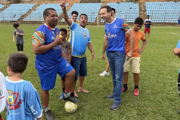 Vereador Daniel do Bem participa do Futebol dos Pais At&iacute;picos, no campo do Ideal