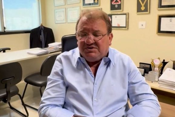  Celinho Sintrocel pede respeito e condena vandalismo contra material de campanha 