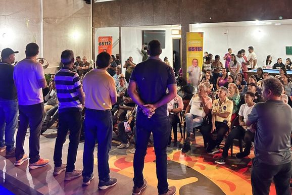 Celinho Sintrocel re&uacute;ne moradores em Coronel Fabriciano e promete verbas para hospital