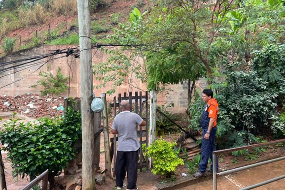 Defesa Civil de Ipatinga inspeciona obras e &aacute;reas de risco nos bairros Beth&acirc;nia e Igua&ccedil;u