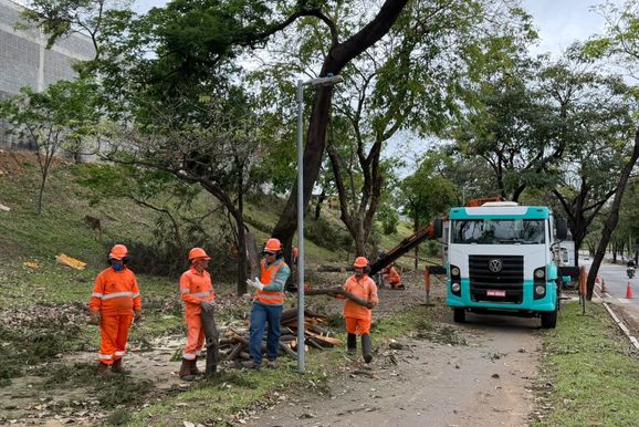 Ipatinga normaliza servi&ccedil;os essenciais e mant&eacute;m for&ccedil;a-tarefa para limpeza