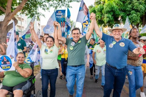 Ros&acirc;ngela Reis realiza caminhada por avenidas de Ipatinga em campanha &agrave; reelei&ccedil;&atilde;o