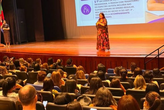 Ipatinga capacita 700 profissionais para a inclus&atilde;o nas escolas