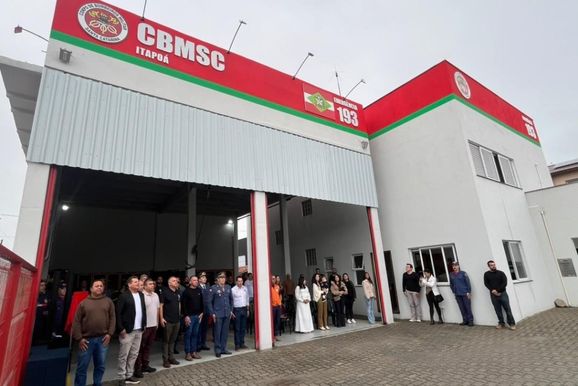 Bombeiros celebram 20 anos com novo comando e equipamentos em Itapo&aacute;