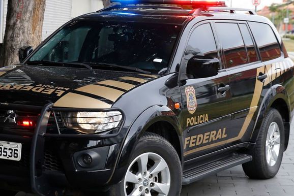Pol&iacute;cia Federal prende suspeita de tr&aacute;fico de pessoas em Itapo&aacute;