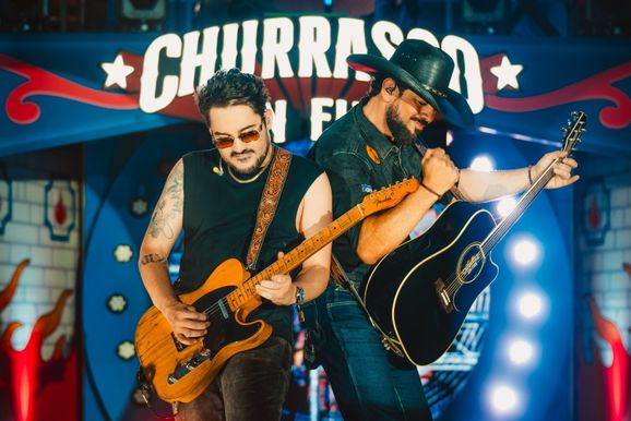 ​Fernando e Sorocaba trazem o festival gastron&ocirc;mico Churrasco On Fire para Maring&aacute;
