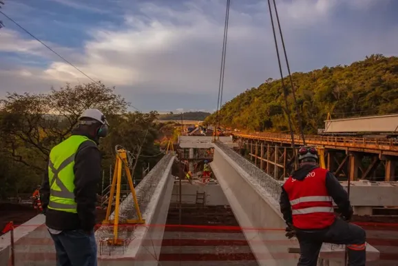​Obras de duplica&ccedil;&atilde;o geram 1,7 mil empregos e movimentam economia no Norte Pioneiro