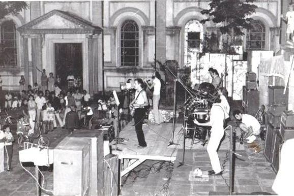 Pra&ccedil;a com palco ao ar livre marcou a hist&oacute;ria do entorno da Catedral em Jacarezinho
