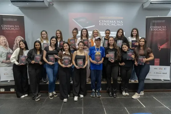 UENP em Jacarezinho recebe lan&ccedil;amento de livro sobre cinema na educa&ccedil;&atilde;o