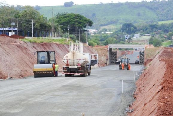 ​Rodovias do Norte Pioneiro recebem obras de pavimenta&ccedil;&atilde;o e amplia&ccedil;&atilde;o nesta quarta