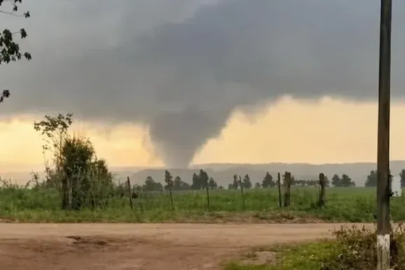 ​Tornado causa estragos na zona rural de Pira&iacute; do Sul nos Campos Gerais