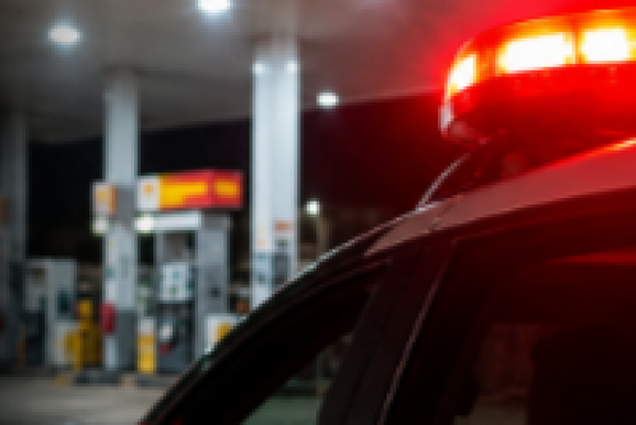 Homem &eacute; preso pela PM minutos ap&oacute;s furtar posto de combust&iacute;veis em Bandeirantes