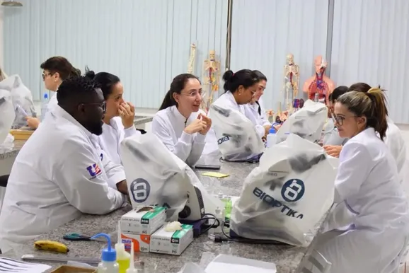 ​Unopar lan&ccedil;a campanha do M&ecirc;s do Cliente com bolsas especiais na regi&atilde;o