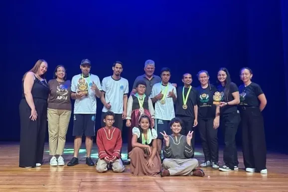 Alunos da APAE de Santo Ant&ocirc;nio da Platina brilham em festival em Jacarezinho