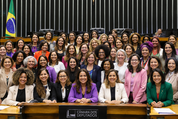 C&acirc;mara e Senado registram maior bancada feminina da hist&oacute;ria no Brasil