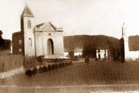 Foto antiga registra Igreja de S&atilde;o Benedito e in&iacute;cio da urbaniza&ccedil;&atilde;o em Jacarezinho