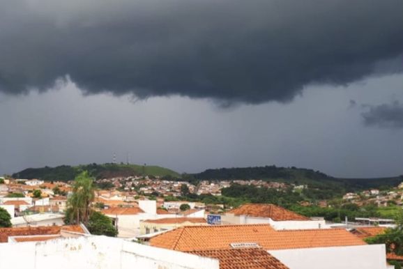 ​Inmet emite alerta amarelo de chuvas intensas para todo o Paran&aacute; nesta sexta-feira