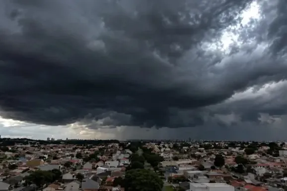 ​Inmet emite alerta de tempestades e ventos fortes para o Paran&aacute; a partir de quarta-feira