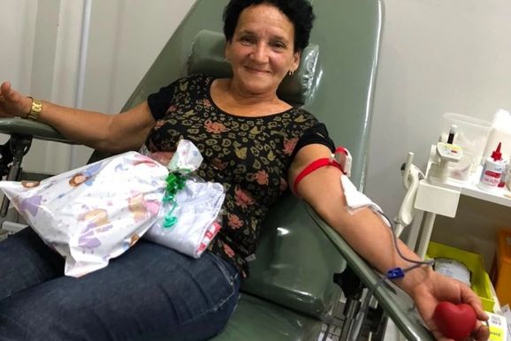 Loandense faz &uacute;ltima doa&ccedil;&atilde;o de sangue aos 69 anos: "&Eacute; gratificante ser volunt&aacute;ria"
