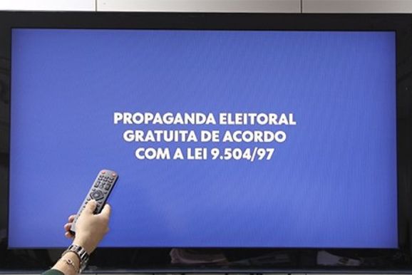 Hor&aacute;rio eleitoral gratuito come&ccedil;a nesta sexta-feira (28) no r&aacute;dio e na televis&atilde;o