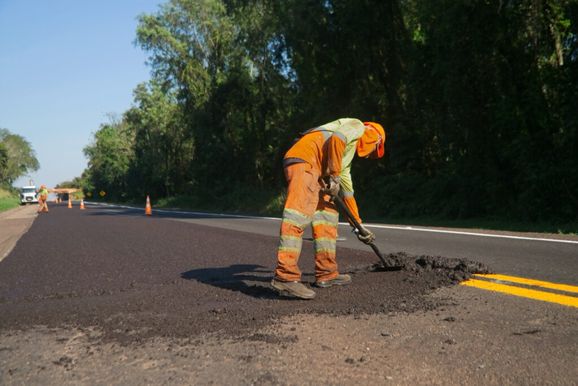 Trechos da BR-376 e PR-182 est&atilde;o em manuten&ccedil;&atilde;o nesta sexta-feira (21)