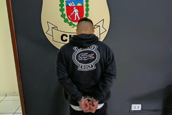 Jovem &eacute; preso por tr&aacute;fico de drogas e associa&ccedil;&atilde;o para o tr&aacute;fico em Nova Londrina