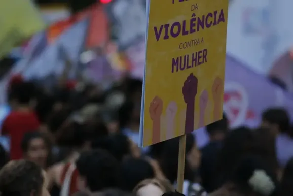 Plataformas digitais v&atilde;o informar canais de den&uacute;ncia de viol&ecirc;ncia contra mulher