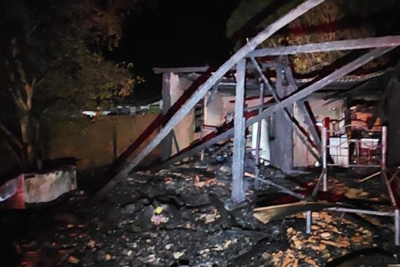 Inc&ecirc;ndio destr&oacute;i casa na Vila Vit&oacute;ria