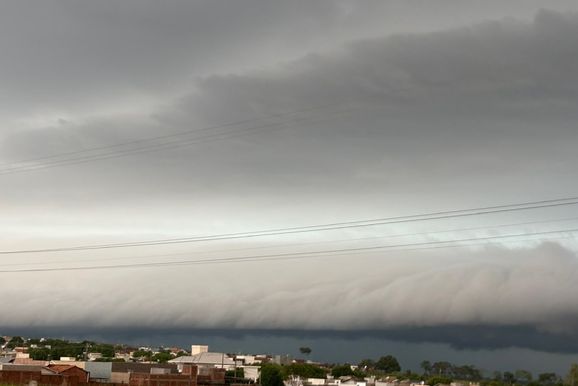 Loanda registra mais de 40 mil&iacute;metros de chuva nesta sexta-feira (9)