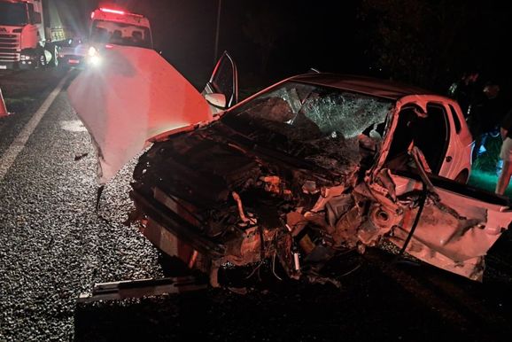 Motorista morre em batida entre tr&ecirc;s carros na PR-182