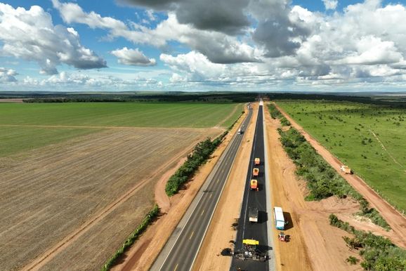 Duplica&ccedil;&atilde;o da BR-163 avan&ccedil;a com oito frentes de trabalho: 96 km est&atilde;o em andamento