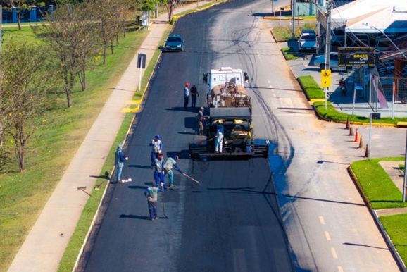 Prefeitura avan&ccedil;a na recupera&ccedil;&atilde;o asf&aacute;ltica nos bairros de Lucas