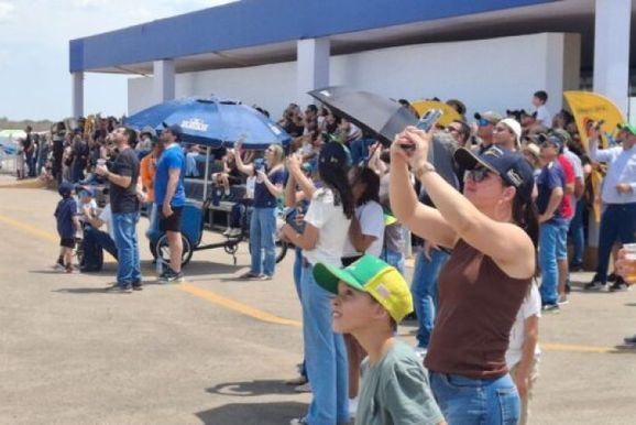 2&ordf; Semana do Aviador &eacute; encerrada com acrobacias, voos panor&acirc;micos e muita emo&ccedil;&atilde;o