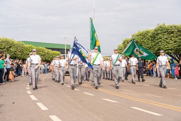 Desfile re&uacute;ne mais de 24 escolas em celebra&ccedil;&atilde;o &agrave; Independ&ecirc;ncia do Brasil em Lucas