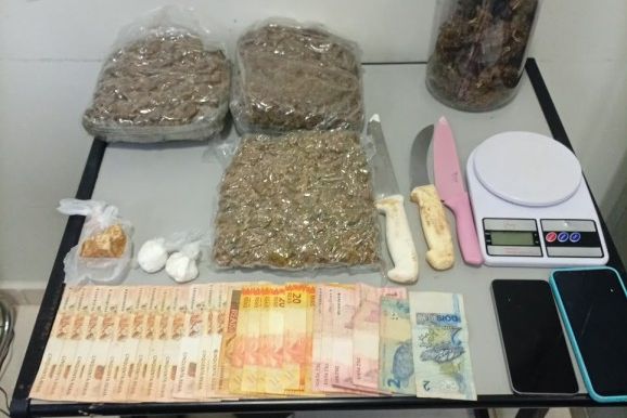 PM prende suspeito de tr&aacute;fico de drogas e estelionato no Parque das Flores