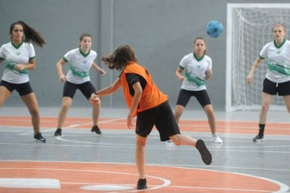 Estudantes de Mirassol entram em quadra nos Jogos Interescolares 2026