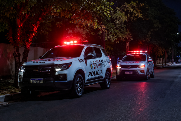 Homem &eacute; baleado em frente de casa durante tentativa de homic&iacute;dio em Monte Apraz&iacute;vel