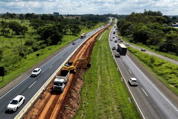 Obras na Washington Lu&iacute;s alteram tr&aacute;fego entre Rio Preto e Mirassol at&eacute; s&aacute;bado