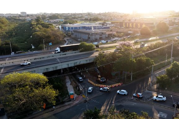 Ponte sobre o C&oacute;rrego dos Macacos ter&aacute; interdi&ccedil;&otilde;es na SP‑310 at&eacute; outubro