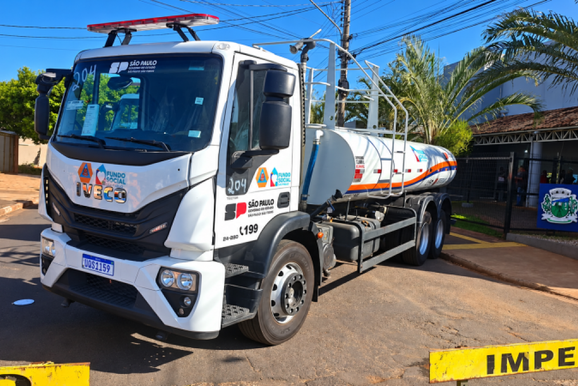 Novo caminh&atilde;o-pipa amplia capacidade de atua&ccedil;&atilde;o da Defesa Civil em Mirassol