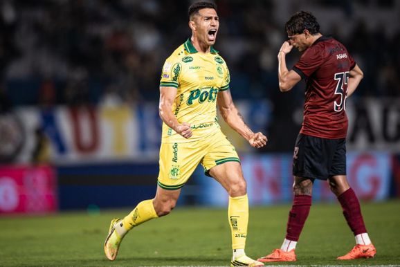 Com um a menos, Mirassol reage, empata com Bragantino e emenda 4 jogos sem perder