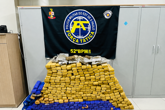 PM apreende mais de 300 kg de maconha em resid&ecirc;ncia no bairro Ip&ecirc; 2
