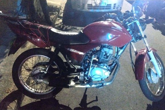 Motocicleta com placa adulterada &eacute; apreendida durante opera&ccedil;&atilde;o na Zona Leste