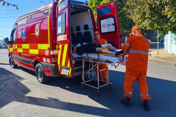 Motociclista fica ferido ap&oacute;s colis&atilde;o com carro no Jardim Europa