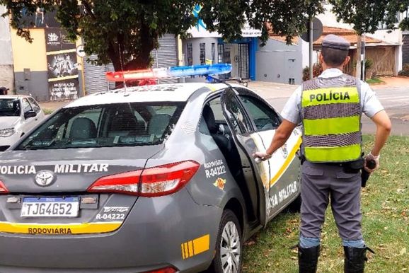 Procurada por tr&aacute;fico de drogas &eacute; presa ap&oacute;s tentar suic&iacute;dio na SP-342