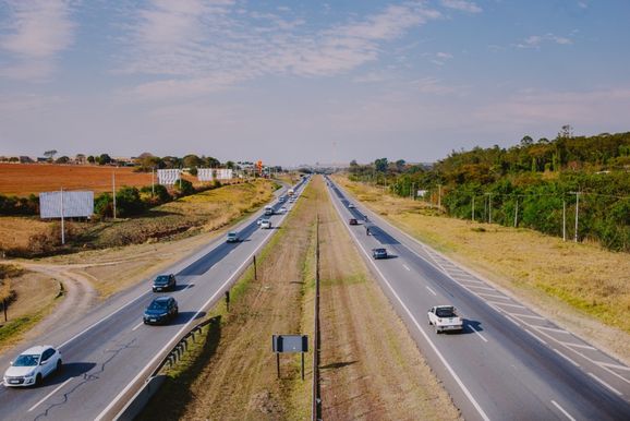 Rotas tur&iacute;sticas e Encontro de Autos Antigos impulsionam tr&aacute;fego nas rodovias da Renovias