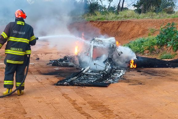 Aeronave de pequeno porte cai ap&oacute;s decolar do Aeroporto Municipal de Mogi Mirim 