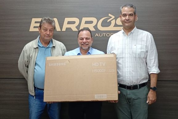 &nbsp;Barros Autope&ccedil;as doa TV para pacientes da Santa Casa de Mogi Mirim