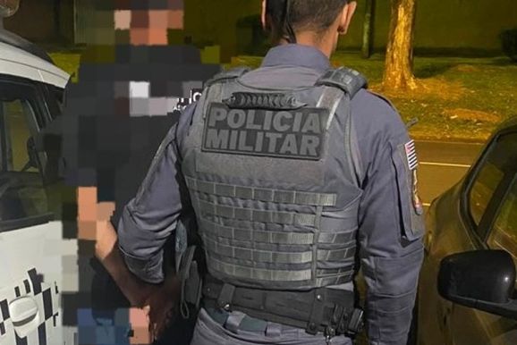 Homem &eacute; preso por tentativa de homic&iacute;dio ap&oacute;s atacar companheiro com faca em Mogi Gua&ccedil;u